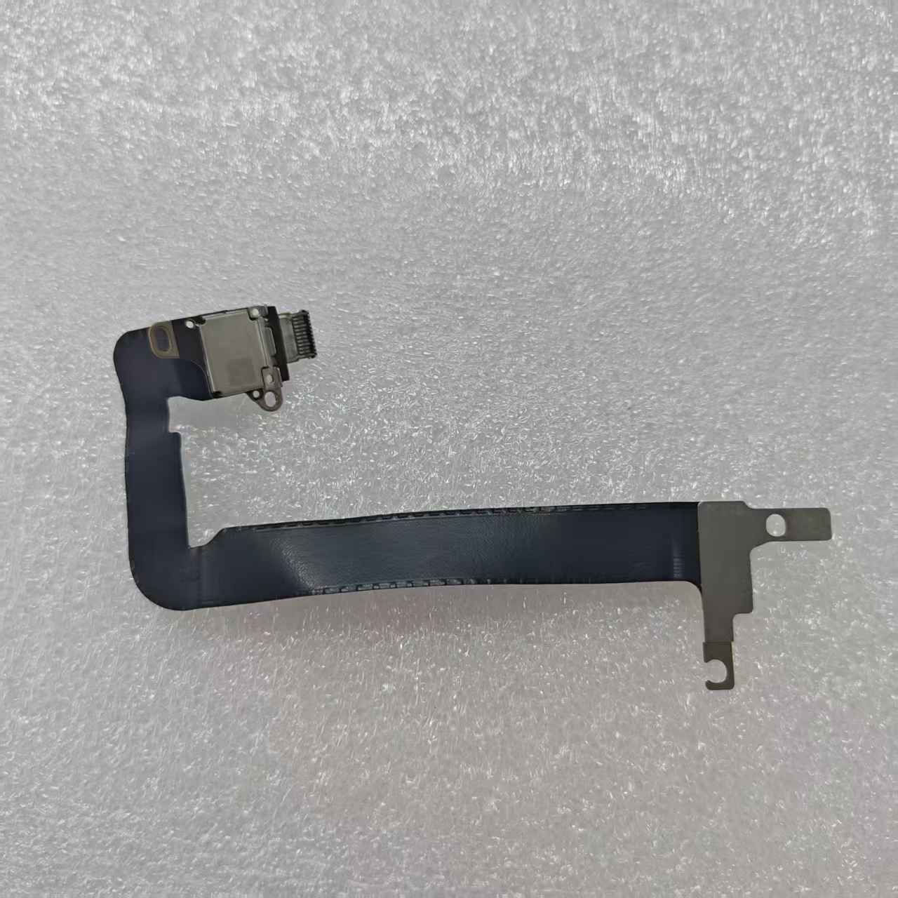 Oryginalny kabel flex z portem – Charging Port Flex recenzja i cena